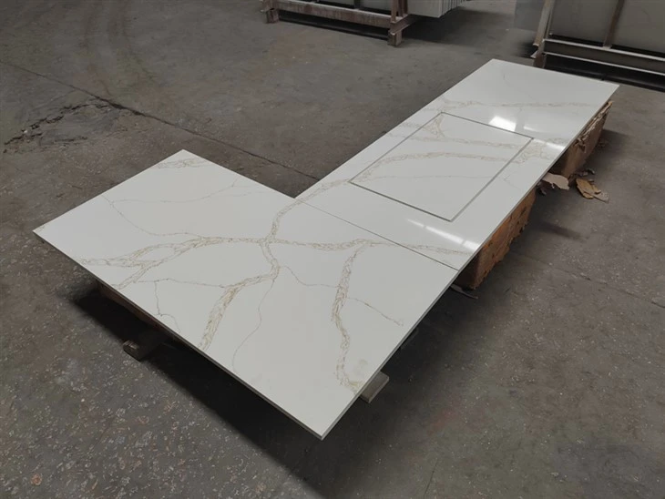 Proyecto de encimera de cuarzo de Gold de Calacatta